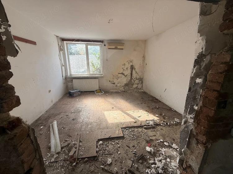 Casă cu Teren 251 Mp în Petricani