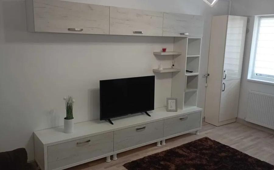 Apartament cu 2 camere semidecomandat în Tătărași