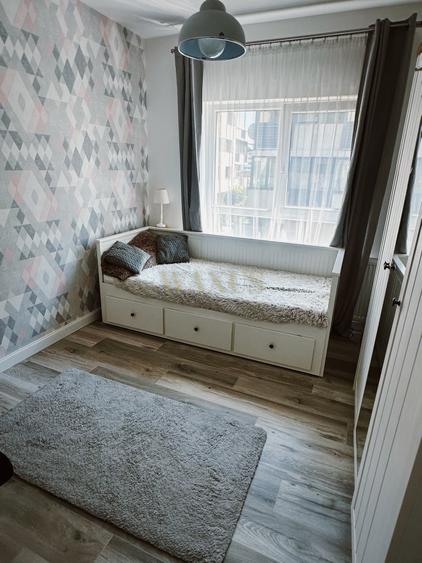 Apartament cu 3 camere decomandat, mobilat în Florești