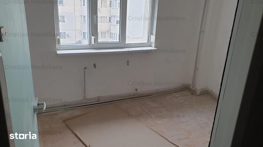 Apartament cu 4 camere decomandat în Republicii
