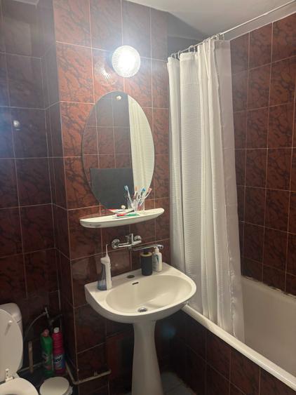 Apartament cu 3 camere decomandat în Pandurilor