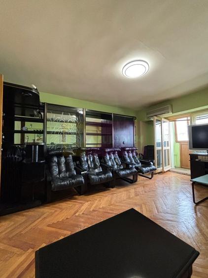 Apartament cu 3 camere decomandat, mobilat în Decebal