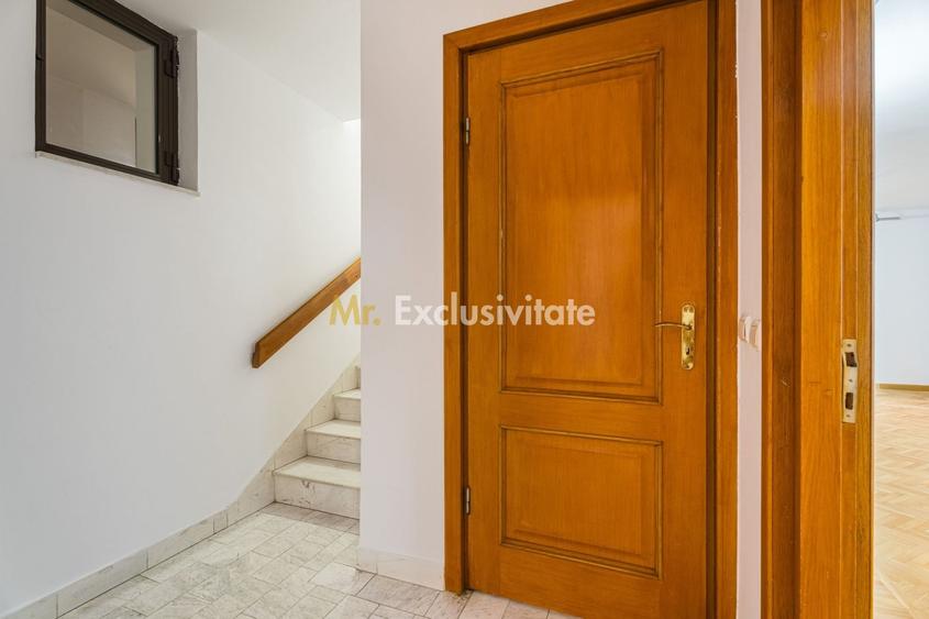 Casă individuală cu 10 camere cu Canalizare în Nord