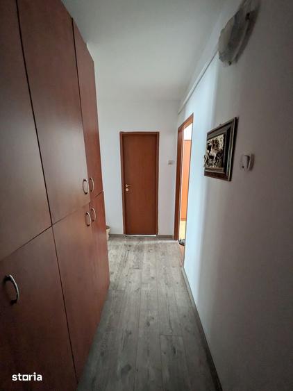 Apartament cu 3 camere decomandat în Calea București