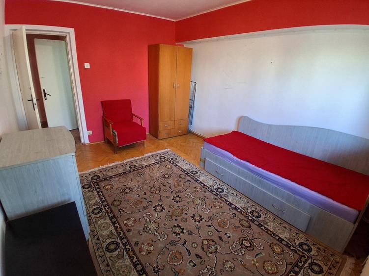 Apartament cu 3 camere decomandat în Păcurari