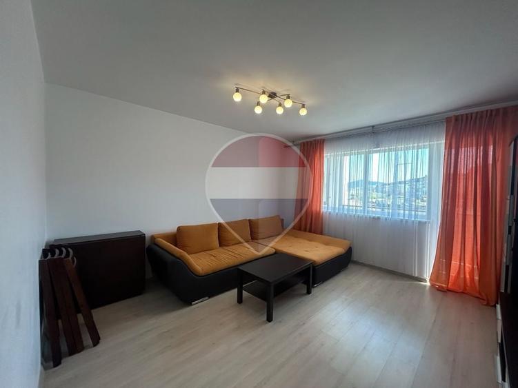 Apartament cu 3 camere, mobilat în Sânpetru
