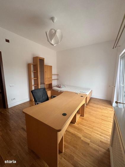 Casa cu 9 camere, piscina si garaj in suburbie - 16