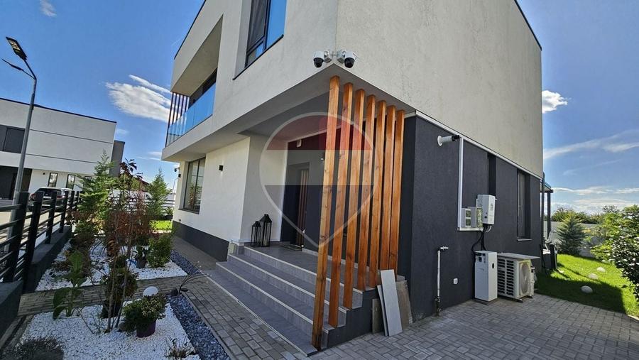Casă individuală cu 5 camere cu Teren 452 Mp în Corbeanca