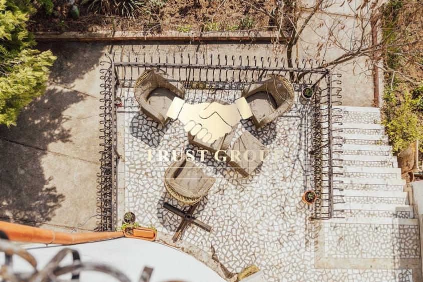 Casă individuală cu 13 camere cu Piscina în Drumul Taberei