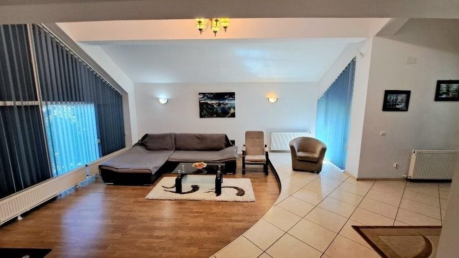 Casă individuală cu 5 camere cu Canalizare în 1 Decembrie