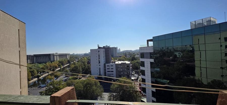 Apartament cu 3 camere decomandat în Cotroceni