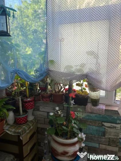 Apartament cu 3 camere semidecomandat în Inel II