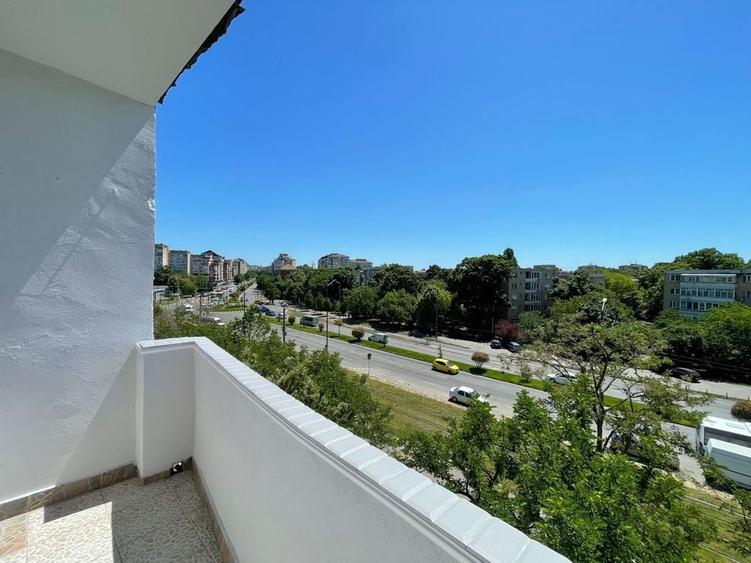 Apartament cu 4 camere decomandat în Dacia