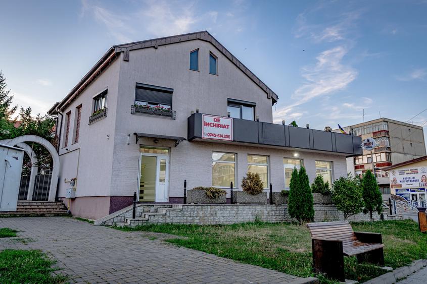 Spațiu comercial, de 58 mp, în Moinești