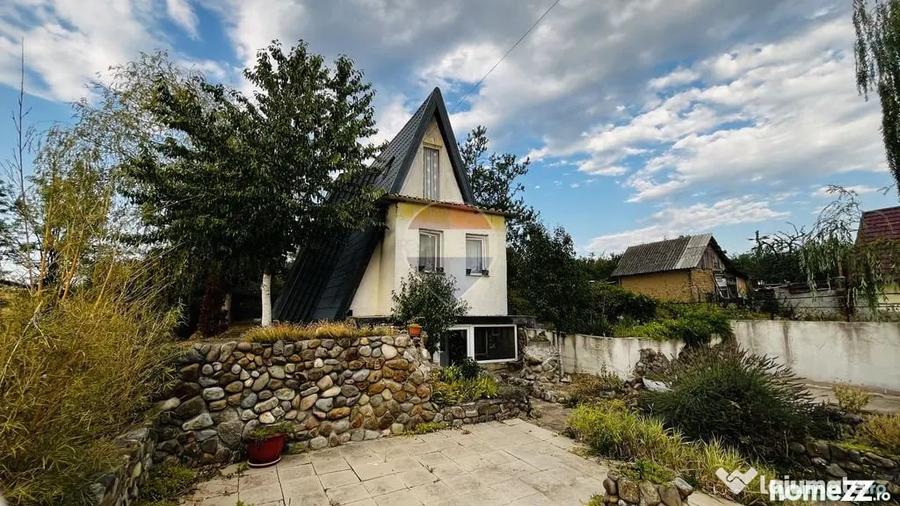 Casă cu 4 camere cu Teren 959 Mp în Lăzăreni