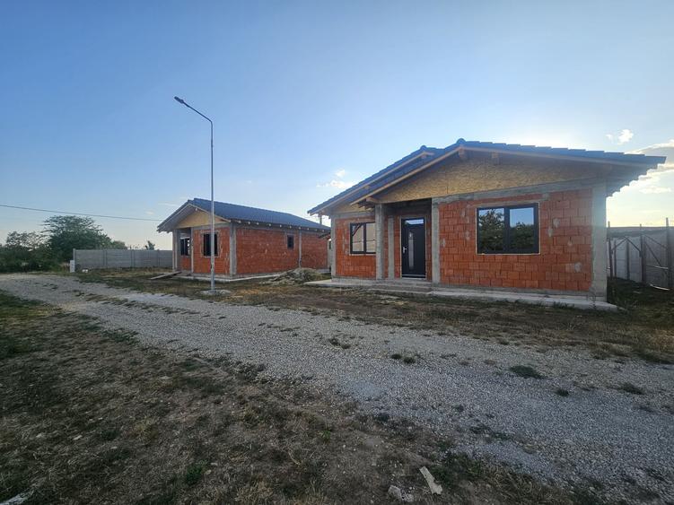 Casa cu 3 camere in Les- Oradea - 1