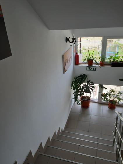 Casă individuală cu 16 camere cu Canalizare în Est