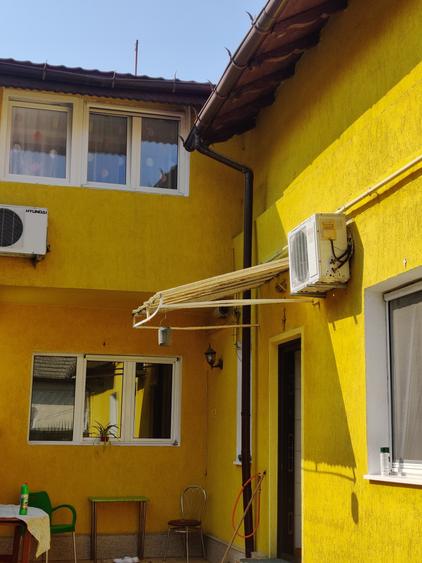 Casă individuală cu 7 camere cu Canalizare în Vatra Luminoasă