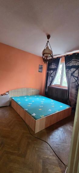 Apartament cu 3 camere semidecomandat în Ghencea