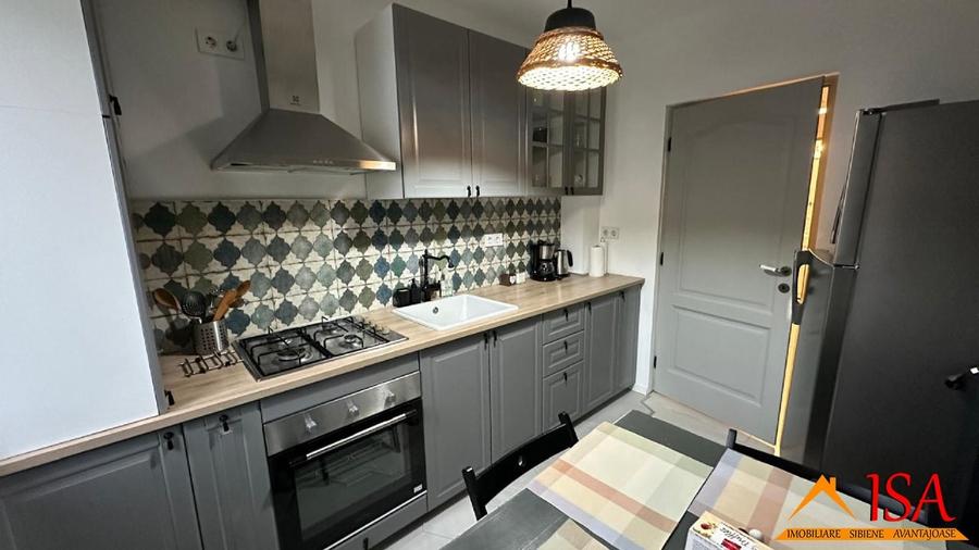 Apartament cu 3 camere decomandat, mobilat în Central
