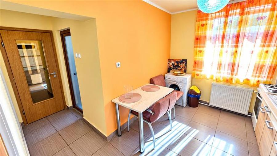 Apartament cu 2 camere decomandat, mobilat în Vest