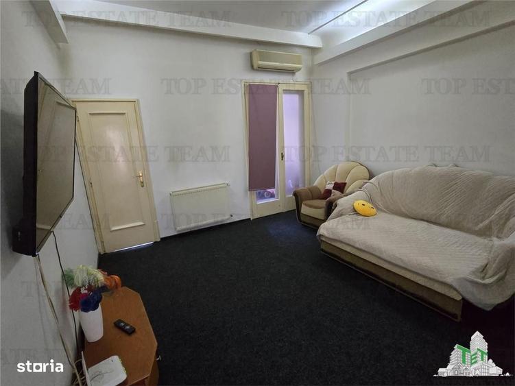 Apartament cu 4 camere decomandat, mobilat în Central