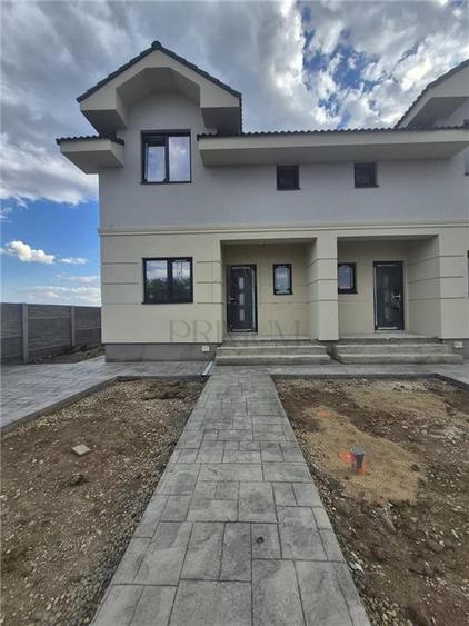 Duplex cu 4 camere cu Teren 330 Mp în Moșnița Nouă