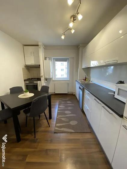 Apartament cu 3 camere decomandat în Exterior Vest