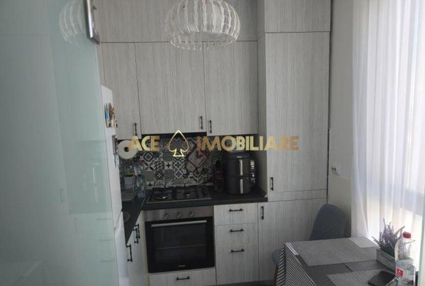 Apartament cu 3 camere semidecomandat, mobilat în Voluntari