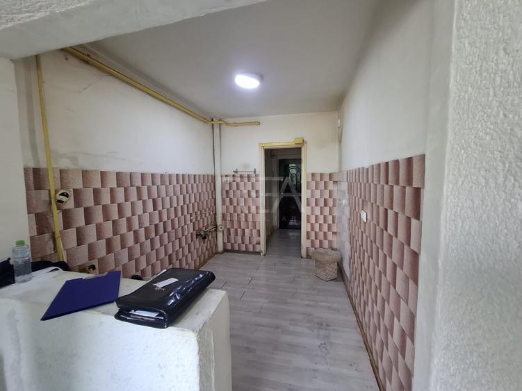 Apartament cu 3 camere semidecomandat în Veteranilor