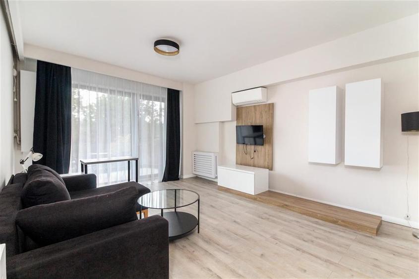 Apartament cu 2 camere semidecomandat, mobilat în Central
