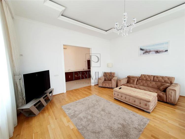 Apartament cu 3 camere semidecomandat, mobilat în Neptun