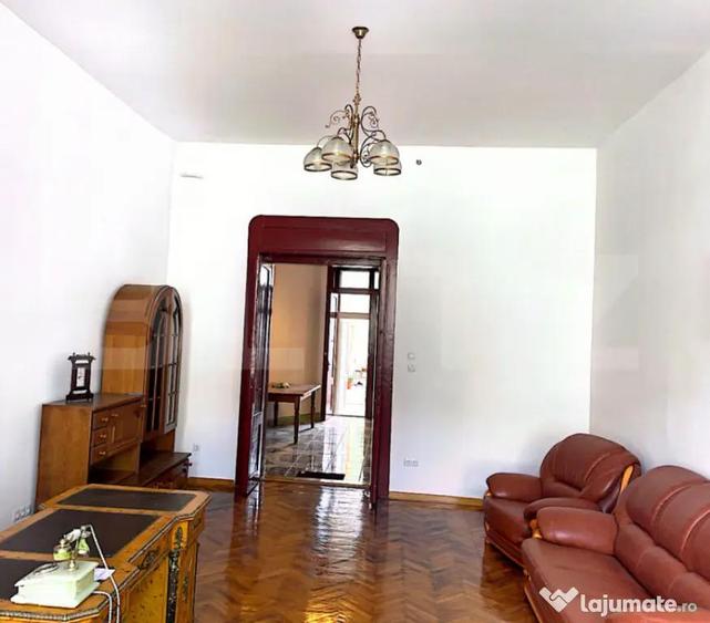 Apartament cu 4 camere decomandat în Central