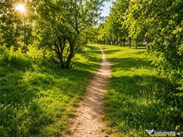 Casă cu 4 camere cu Teren 343 Mp în Florilor