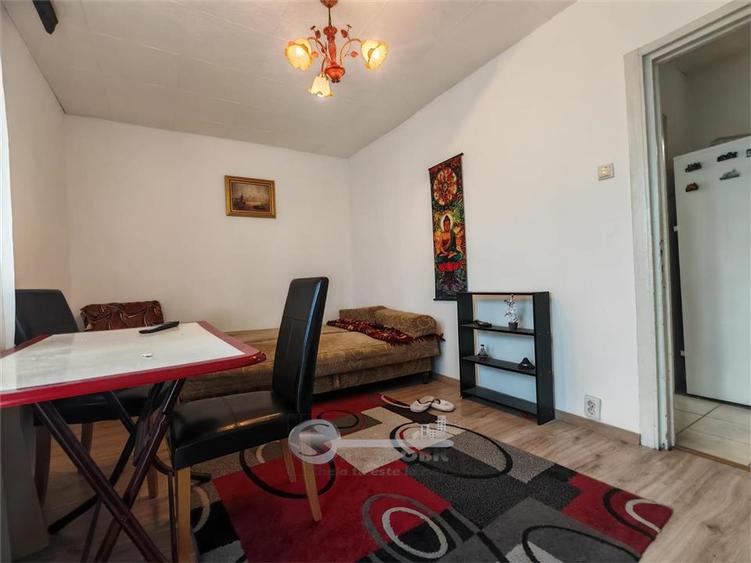 Apartament cu 3 camere decomandat, mobilat în Mircea cel Bătrân