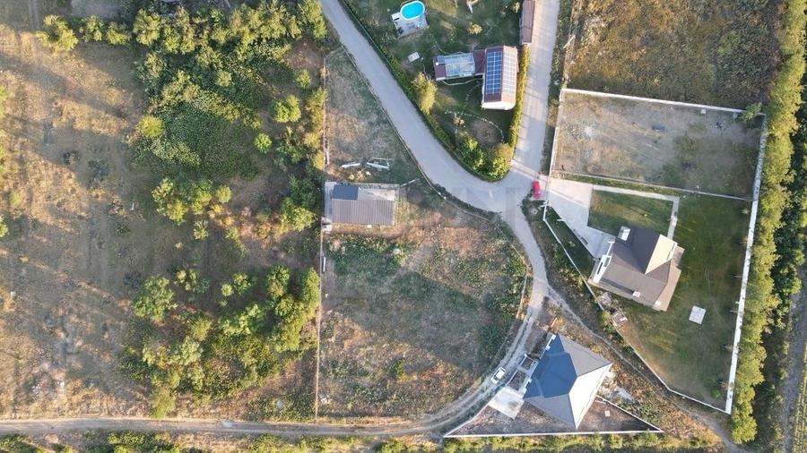 Teren Construcții intravilan de 922 mp, în Tamași