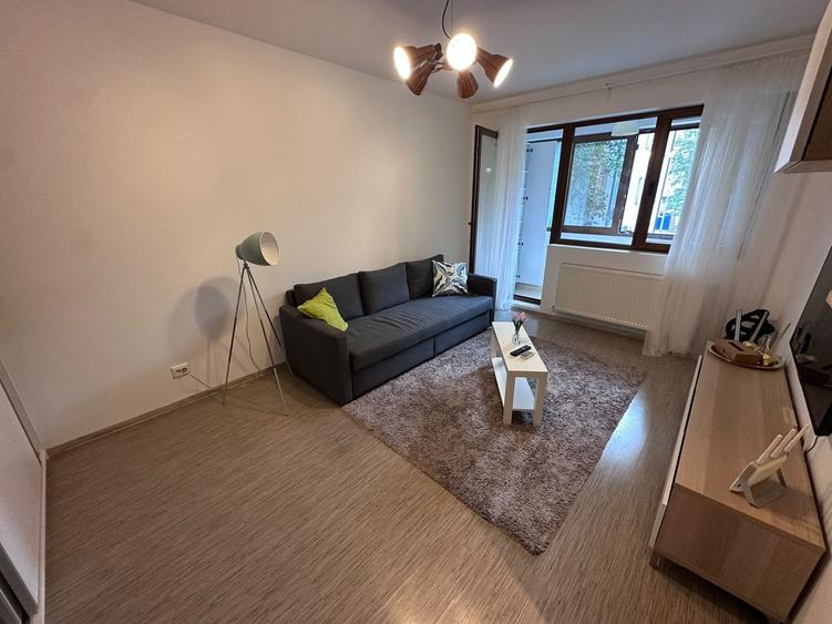 Apartament cu 2 camere decomandat în Apărătorii Patriei