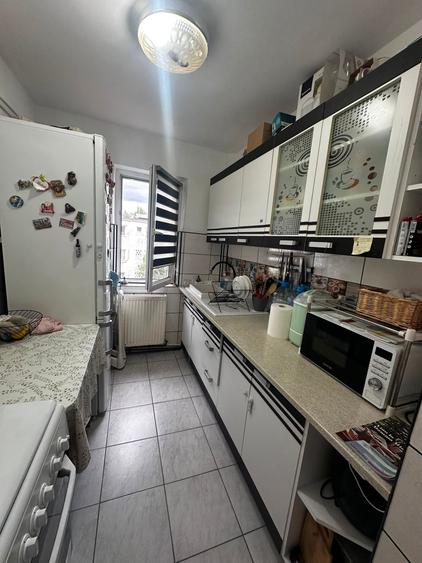 Apartament cu 3 camere semidecomandat în Alexandru cel Bun