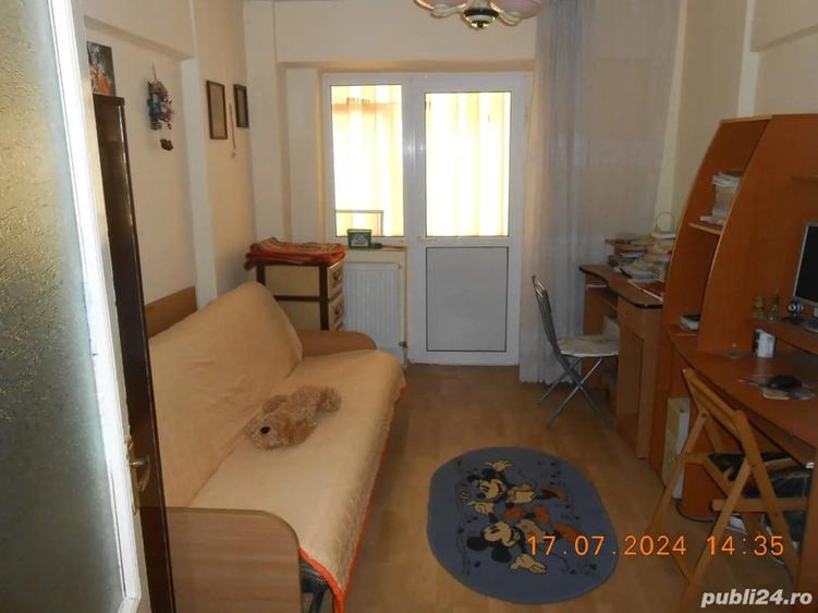 Apartament cu 4 camere decomandat în Central