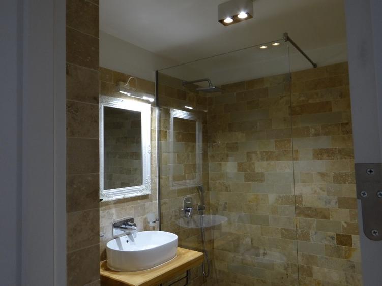Apartament cu 3 camere decomandat, mobilat în Decebal