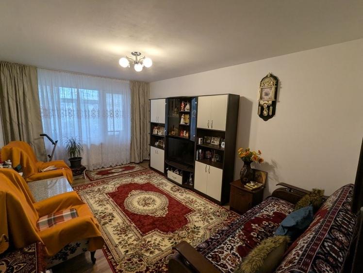 Apartament cu 3 camere decomandat în Alexandru cel Bun