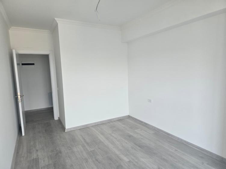 Apartament cu 3 camere decomandat în Energia