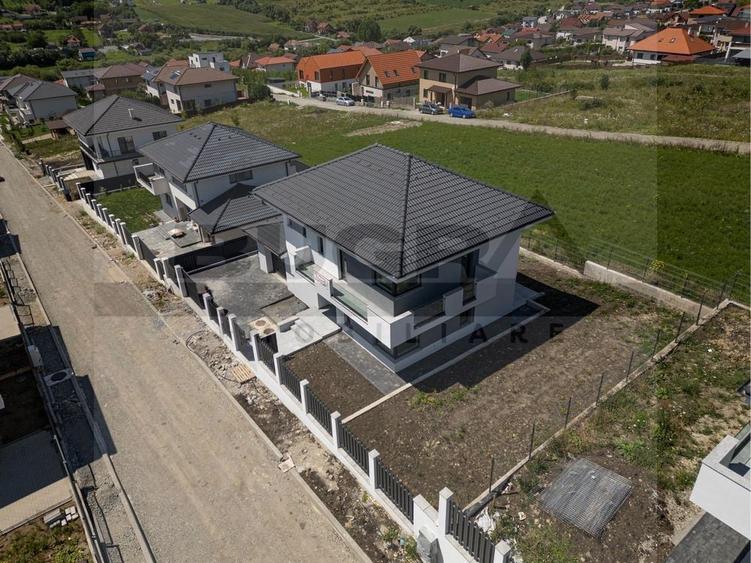 Casă individuală cu 4 camere cu Canalizare în Chinteni