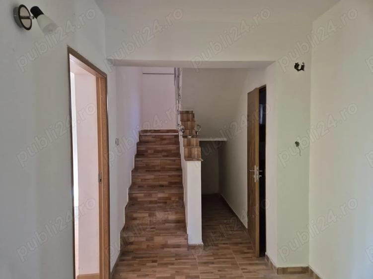 Casă cu 5 camere cu Teren 500 Mp în Nufărul