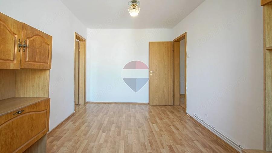 Apartament cu 3 camere semidecomandat în Central