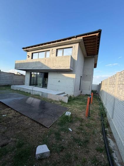 Casă cu 4 camere în Central
