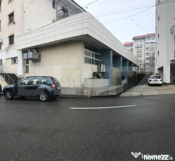 Spațiu comercial, de 290 mp, în Micro 3