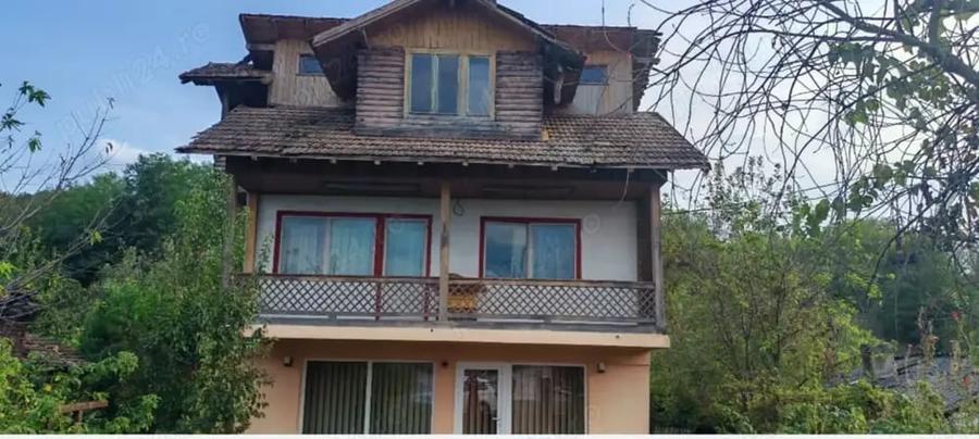 Casă cu 5 camere cu Teren 120 Mp în Teiu