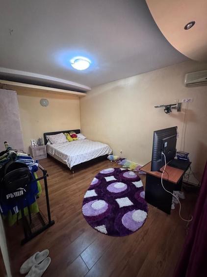 Casă individuală cu 6 camere cu Canalizare în Est