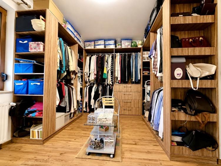Casă individuală cu 7 camere cu Canalizare în Băneasa